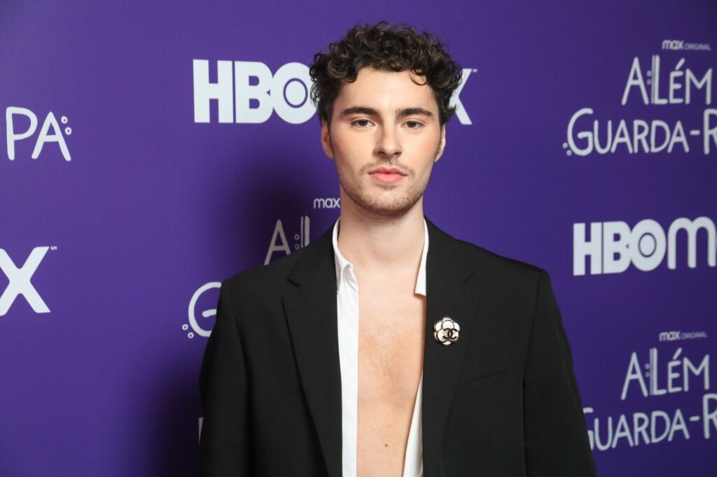 <strong>Gabriel Coppola marca presença no evento de lançamento da série “Além do Guarda-Roupa”, da HBO Max </strong>