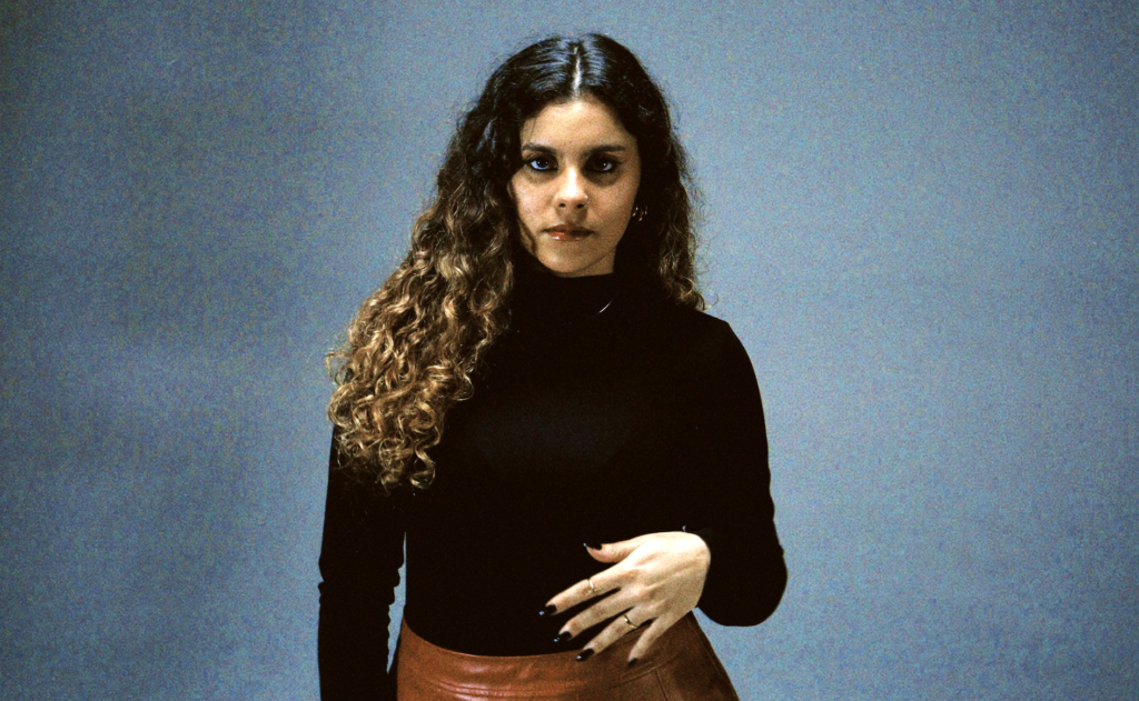Lelê Azevedo divulga o novo EP “Garota Errada”: canções para quem já amou, se perdeu e se reencontrou