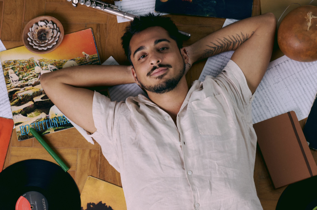 Matheus Jettar apresenta o show intimista “Diários”, em São Paulo