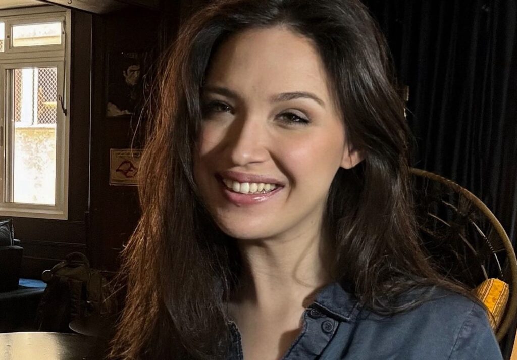 <strong>Conheça a atriz Luísa Locher, talento em ascensão no cenário artístico</strong>