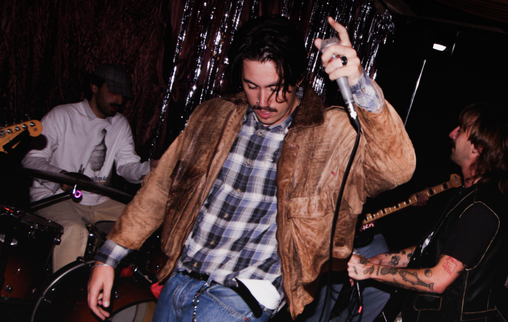 <strong>André Rossi estreia primeiro show solo na Casa Rockambole, em São Paulo</strong>