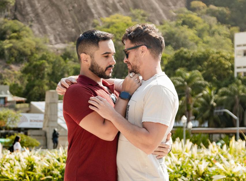 Rodrigo Tardelli celebra indicação como “Melhor Ator” e outras 8 com “Estranho Jeito de Amar” no Festival MT Queer Premia