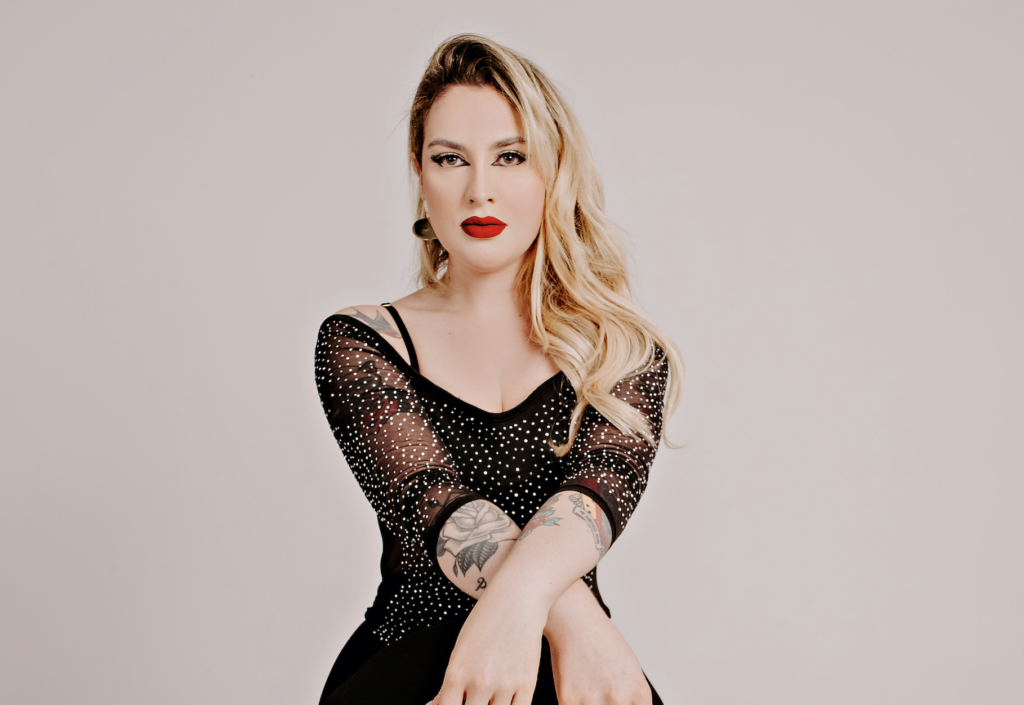 <em><strong>Clara Telles: a voz inquieta da nova MPB que está ressignificando o protagonismo feminino na música</strong></em>