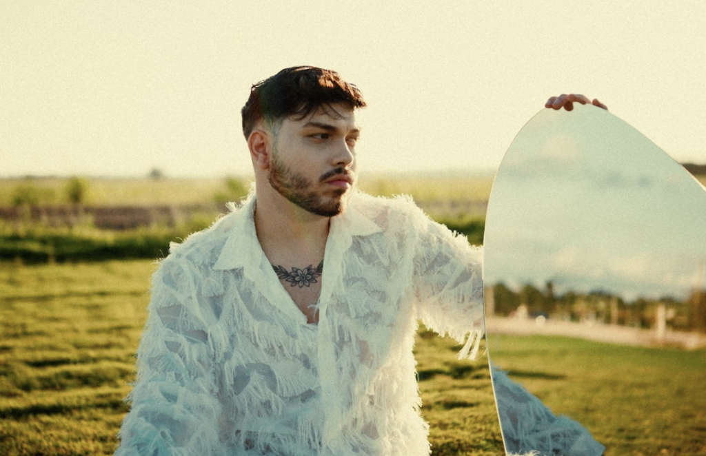 <strong>Vini estreia “Indomável”, um álbum sobre superação e reencontro</strong>