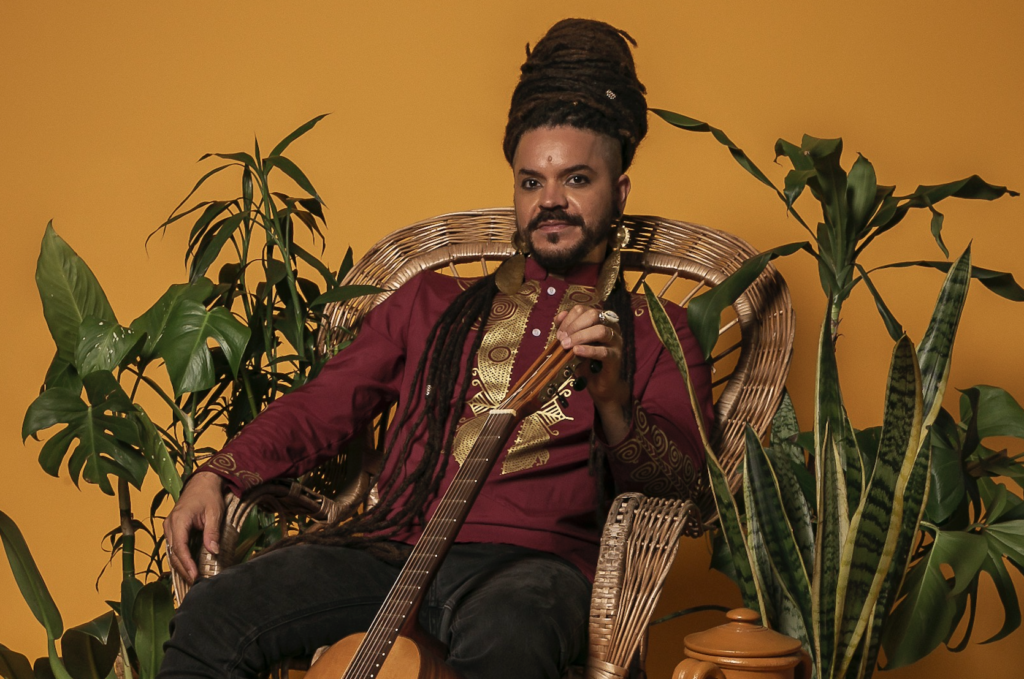 Diáspora em canção: Gui Silveiras apresenta o show Saudades de Lá
