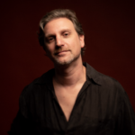 “Espera”: Téo Ruiz lança seu primeiro álbum solo em show intimista no Blue Note, dia 14 de outubro, com convidados especiais