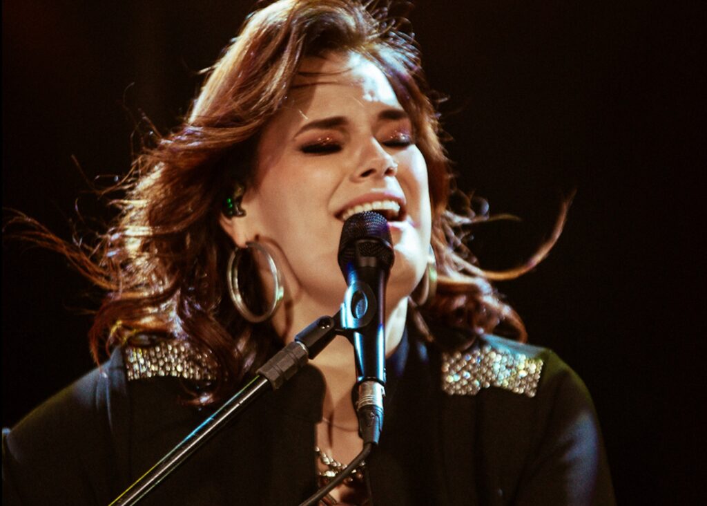 <strong>Daniela Firme lança single autoral “A Vida É Agora” com produção de Dudu Marote</strong>