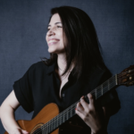 Marina Aquino lança releitura intimista de “Por Que Não Eu?”, com produção de Guga Lamar  