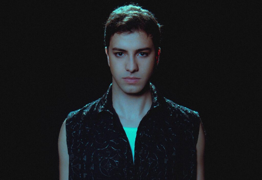 Ga fala sobre amor, medos e confusões no novo single “Existe Você”