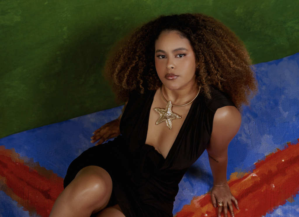 O verão tem voz: Rachel Reis apresenta “No Seu Radinho”, seu EP mais solar