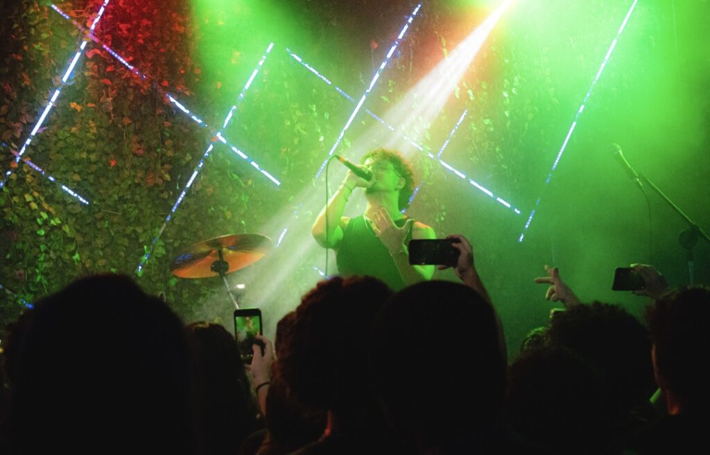 <strong>Alec’ se prepara para o lançamento de “Descanso” em 12/12, e anuncia show especial em São Paulo</strong>