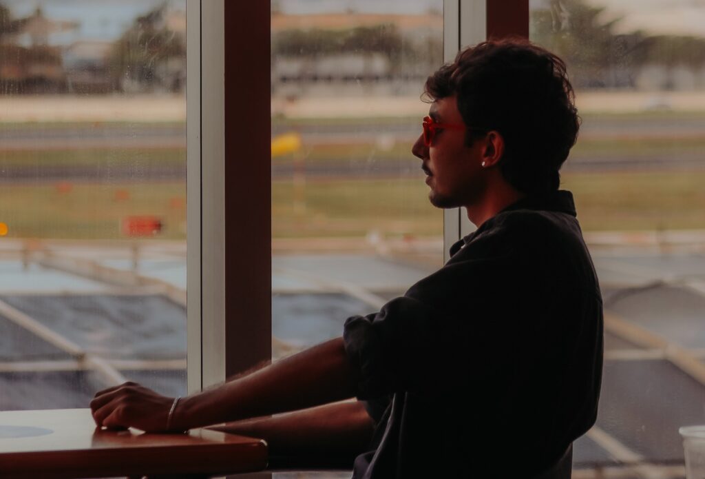 “Aonde Você Mora”: o novo single de Relvas sobre encontros que mudam tudo