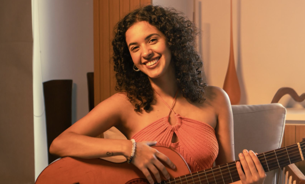 Clariá lança a primeira parte de seu álbum, o mini EP ”Uma Parte de Mim”