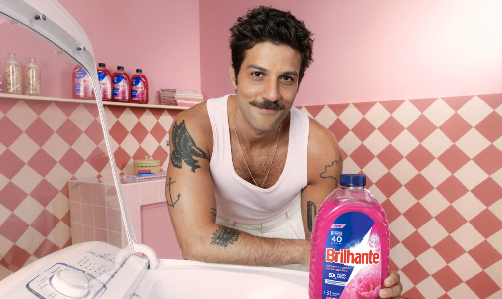 Chay Suede envia regatas com seu ‘perfume extraordinário’ para fãs