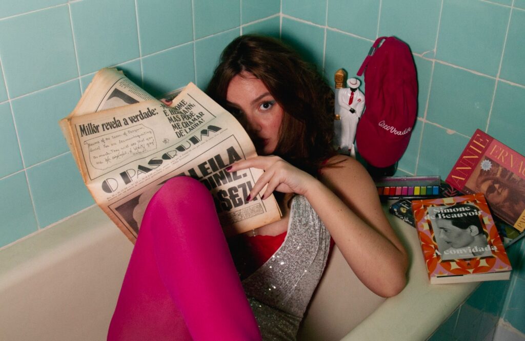 Lavínia se une à Tulipa Ruiz no novo single “Meu Jeitinho”