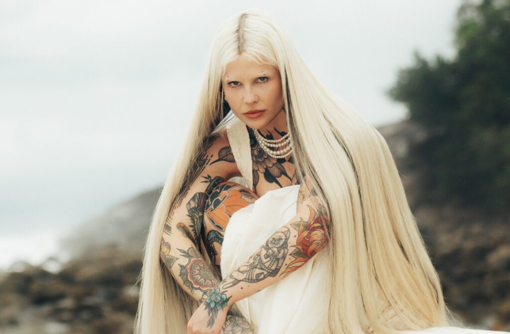 <strong>Após sucesso autorizado por Kylie Minogue, Bárbara Grando abre 2026 com o single “Dizendo Sim pra Mim (pra Deus)”</strong>