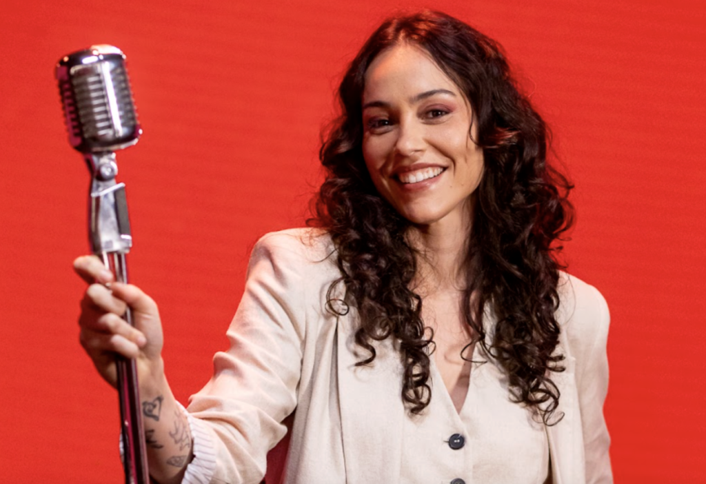 <strong>“<em>You’ve Got a Friend” </em>ganha videoclipe exclusivo com a cantora Manda e chega às plataformas digitais</strong>