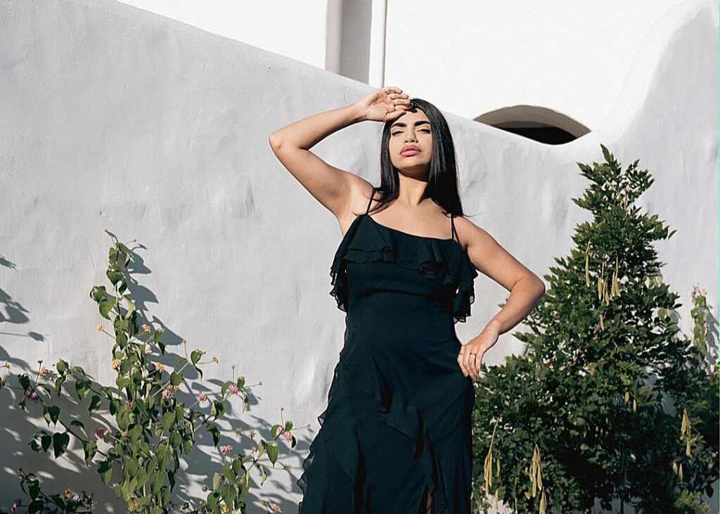 Membra da Academia Brasileira de Cinema, Roxy Fernandez amplia atuação e projeta carreira internacional como diretora