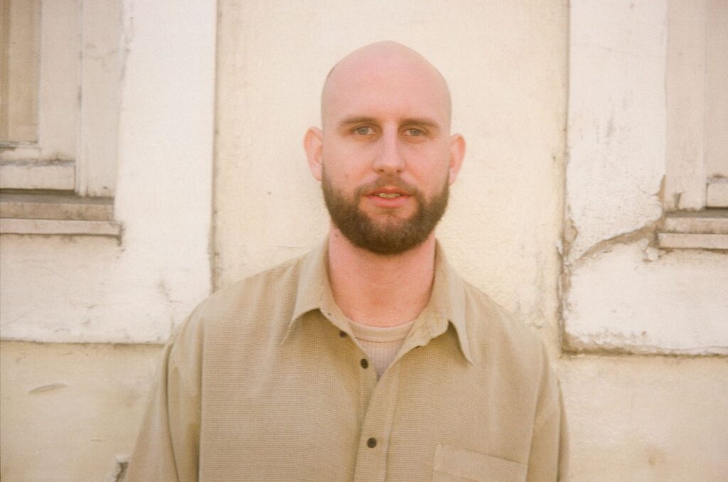 Brone lança “MORRER NO MAR”, seu primeiro EP conceitual 