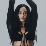 Demi Lovato lança o single “Low Rise Jeans”, faixa que integra seu nono álbum de estúdio