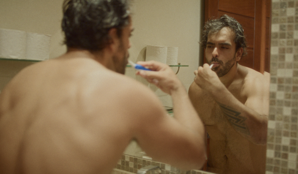 <strong>gusTTanu transforma inquietação em arte no introspectivo clipe de “Novo Dia” </strong>