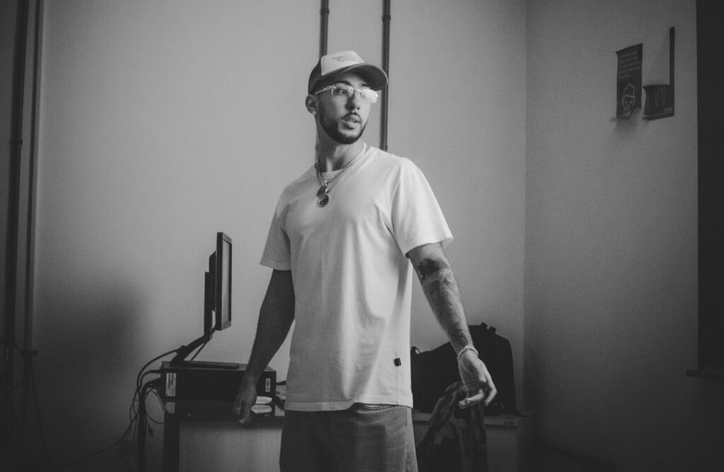 808 Luke convoca o rap brasileiro para um ritual coletivo: “Magia Negra” chega nesta sexta (17) com peso, fluidez e autoafirmação