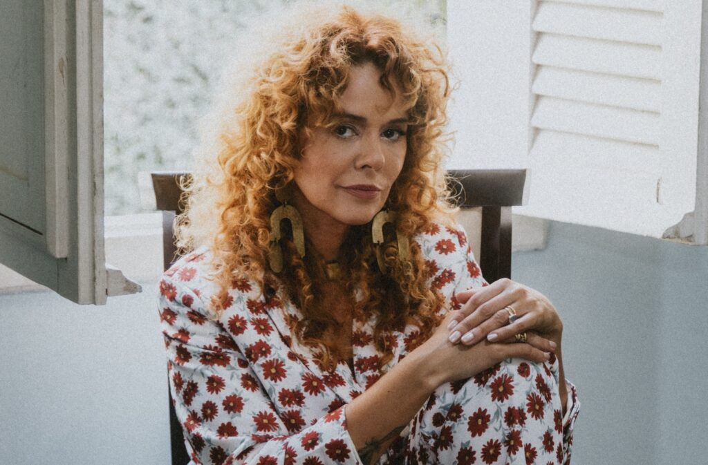 TAMY lança releitura contemporânea de canção de Roberto Carlos: “Com Muito Amor e Carinho”