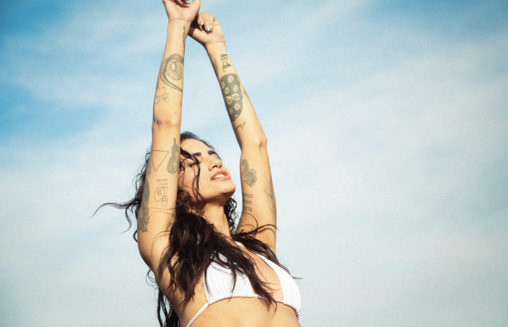 DAY LIMNS mergulha no calor das paixões passageiras em “Marquinha”, seu novo clipe