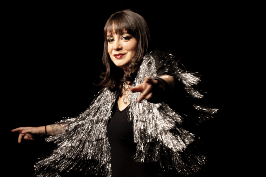 <strong>Linda Ramalho apresenta o show <em>Linda Rocks</em>, com destaque para o repertório do novo projeto, “Linda Ramalho Ao Vivo</strong>”