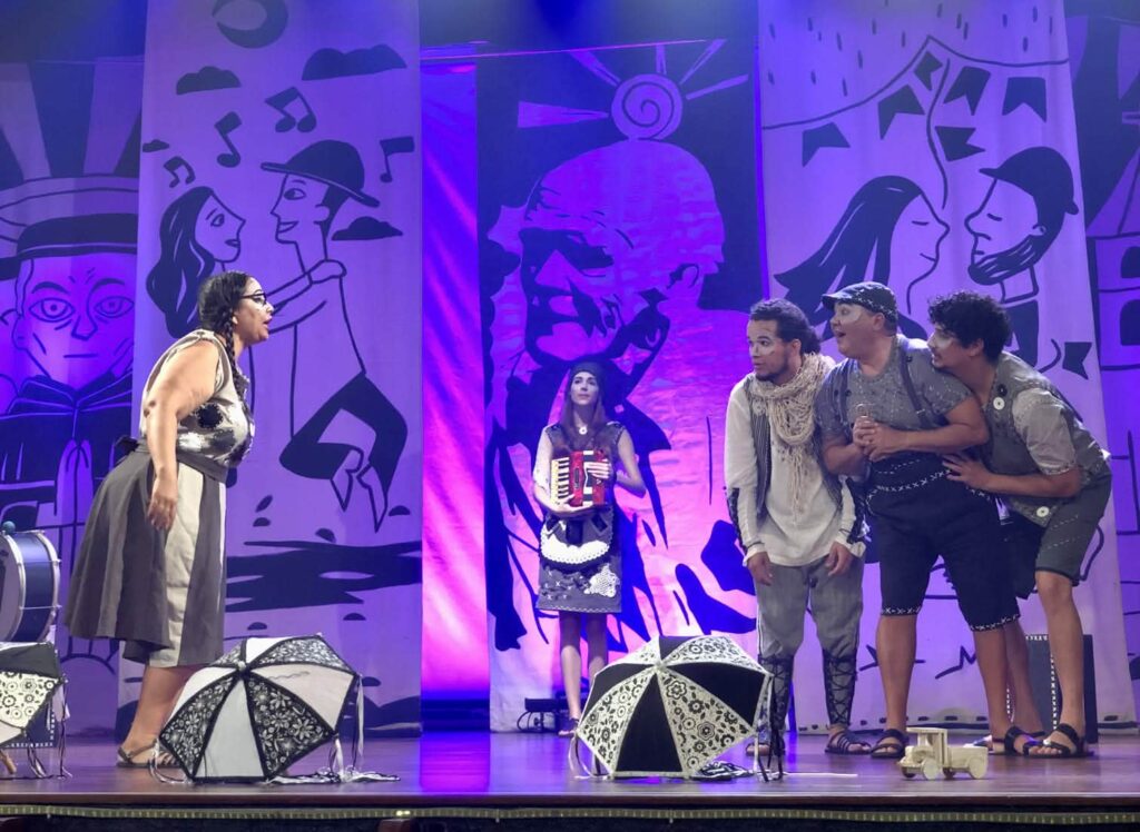 <strong>Um menino, muitas palavras: espetáculo sobre o cordelista Jota Rodrigues retorna circulação nas unidades do Sesc RJ</strong>