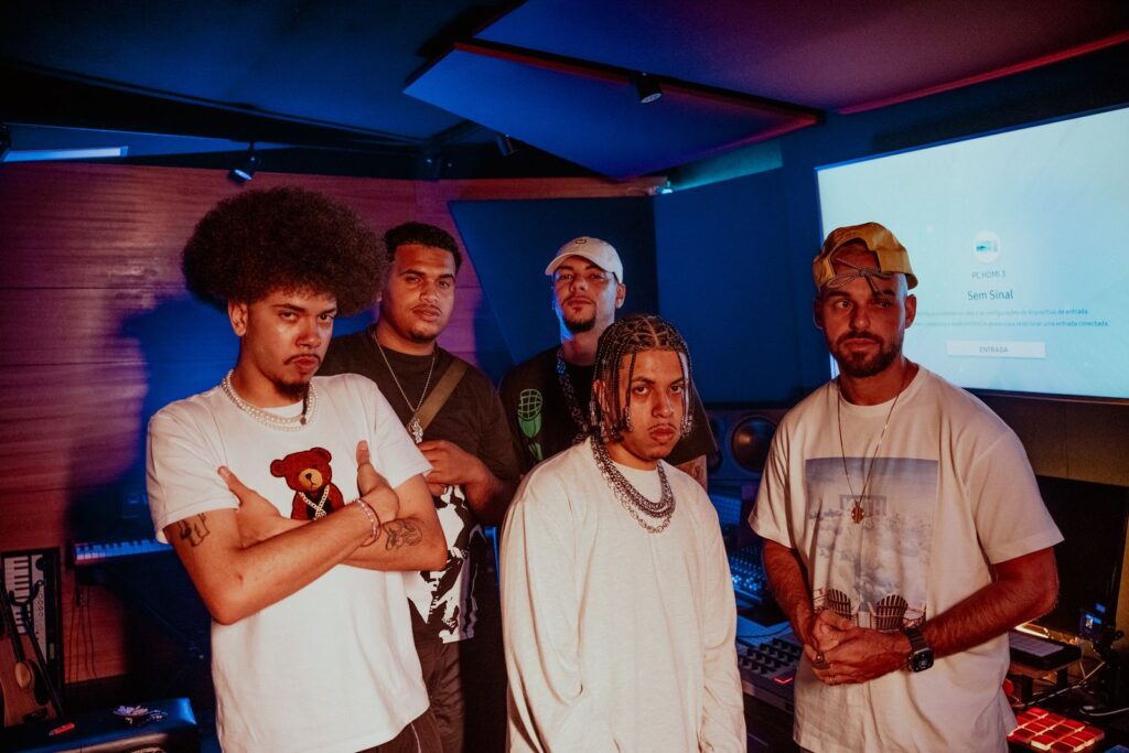 Com assinatura de Papatinho, Papatunes Records lança “MOONWALK (Papatracks #18)” ao lado de Mikezin, Açúk, Brennuz e Putodiparis