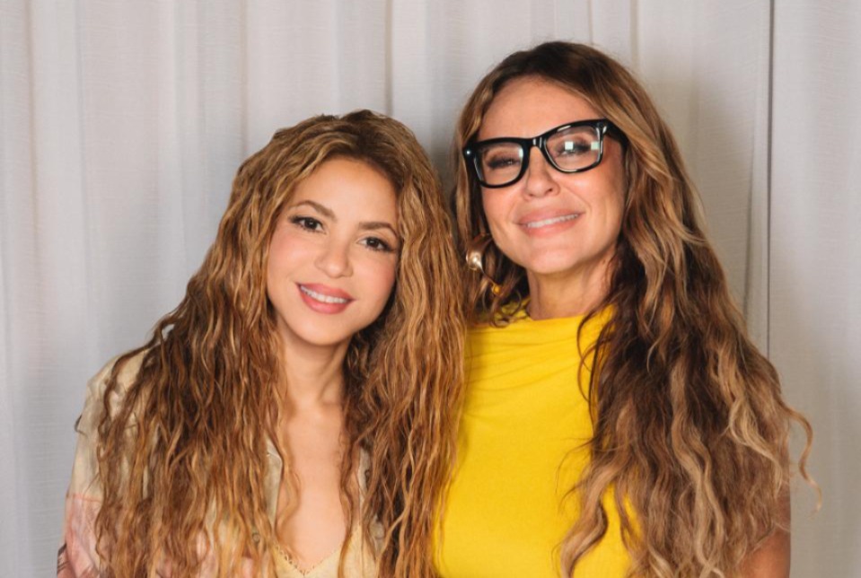 Paolla Oliveira encontra Shakira nos bastidores de show no Rio