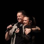 <em>Pedro Mariano comemora 30 anos de carreira e contará com show de abertura de Rafa Mariano no Teatro Bradesco</em>