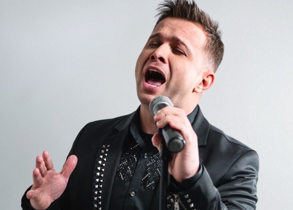 <strong>Kelvin Araújo Celebra 25 Anos de Carreira com o Lançamento do Novo Single “Copo Quebrado”</strong>