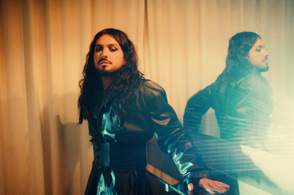 <strong>nando inicia lançamentos de seu álbum de estreia com o single “mas adoro amar você”</strong>