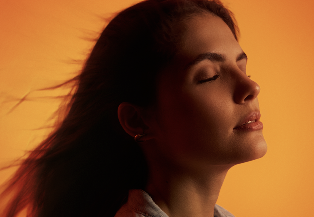 Ella Z lança “GRAVIDADE LUNAR”, uma trilha sonora para quem precisa desacelerar