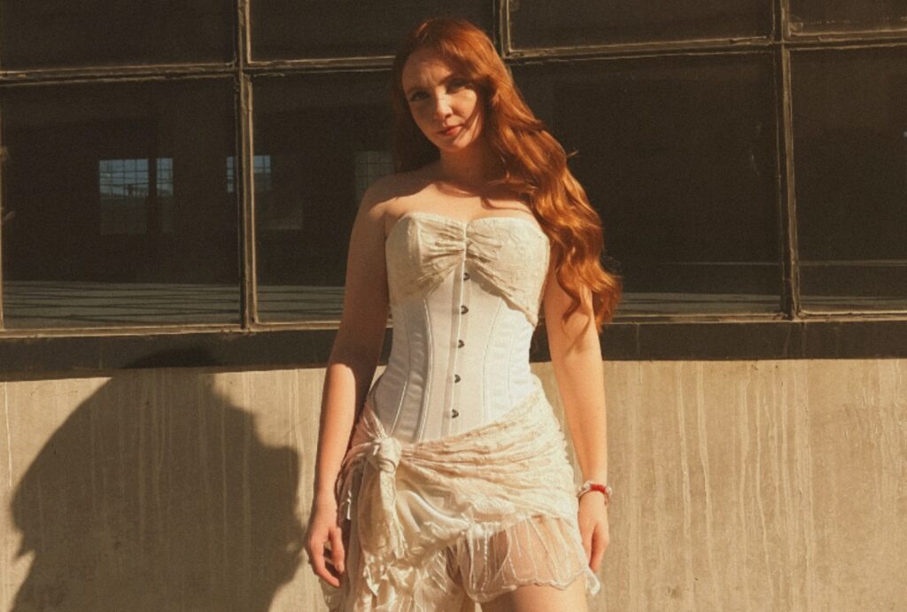 <strong>Nathalia Bacci transforma superação em ironia e brasilidade no novo single “Imagina Eu”</strong>