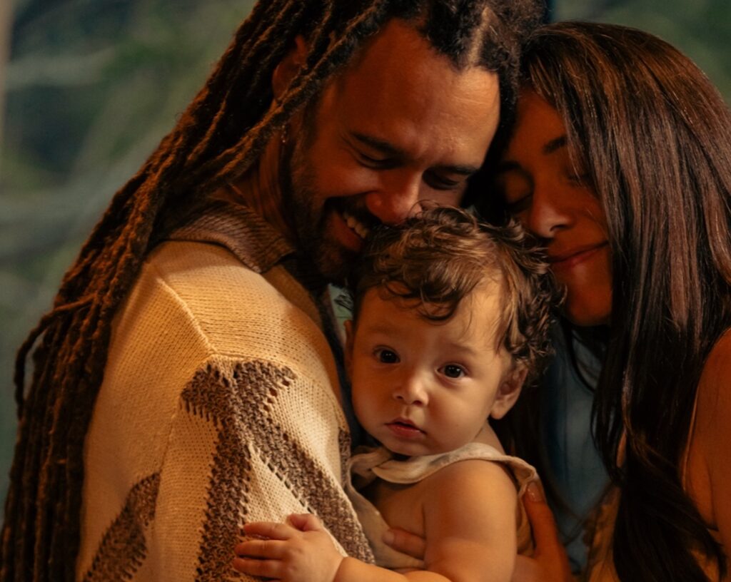 <strong>Gabriel Elias homenageia os filhos em projeto gravado dentro da própria casa</strong>