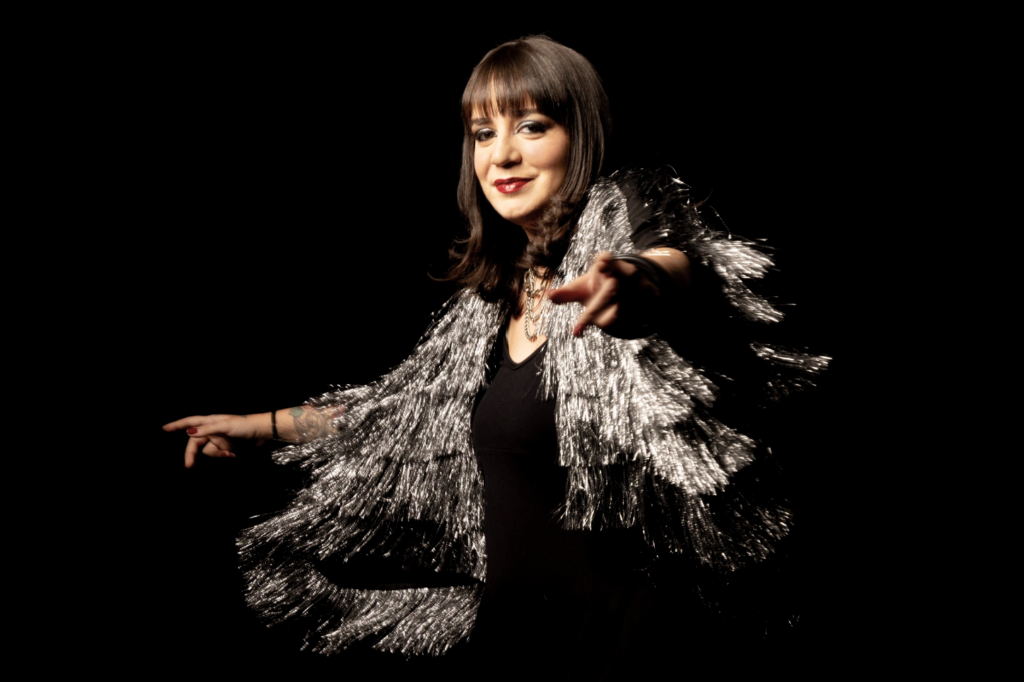 <strong>Linda Ramalho apresenta o show <em>Linda Rocks </em>no palco do Teatro Rival Petrobras </strong>