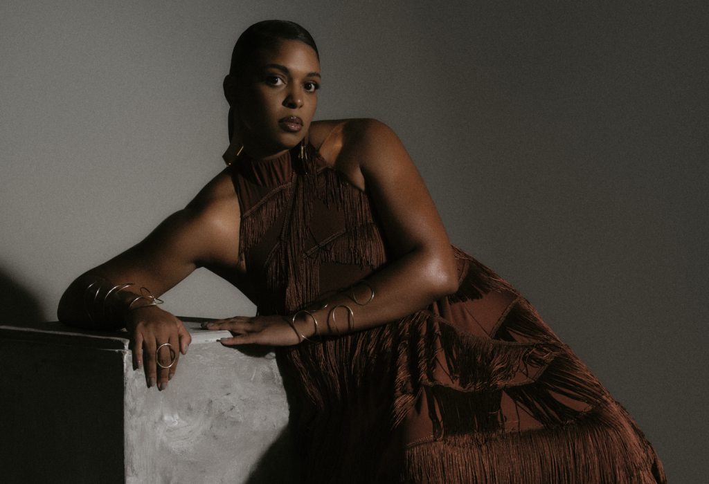 <strong>THAMI lança ‘Relevuras’, álbum com Luedji Luna e Rashid entre neo soul, R&B e MPB</strong>
