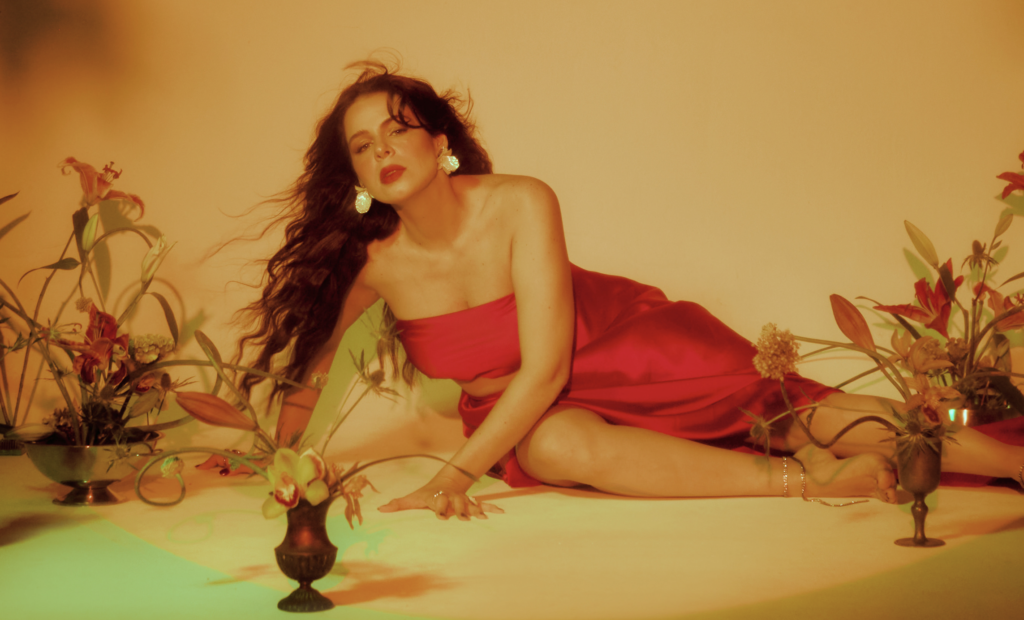 Mariana Volker lança “Feitiço”, álbum que percorre as diferentes formas de viver e sentir o amor