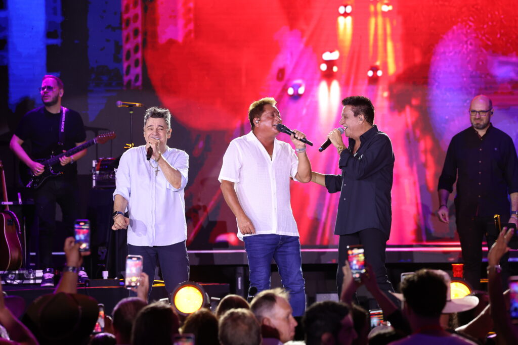 <strong>Cezar & Paulinho e Leonardo se encontram em alto-mar no single “Corno Não” </strong>