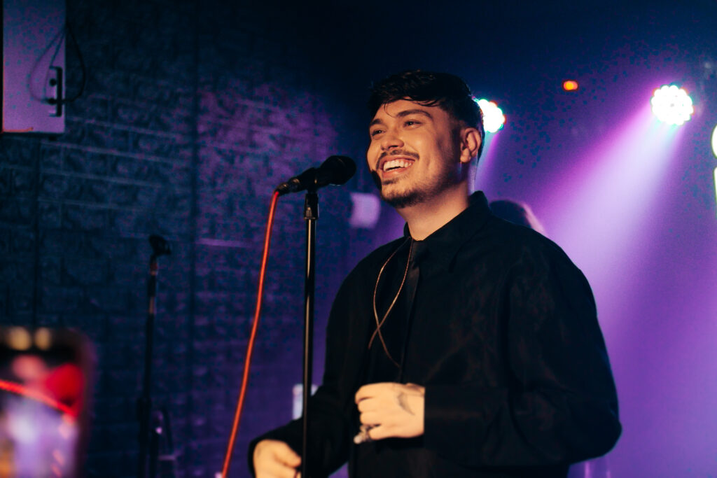 <strong>Vini Pop leva suas canções autorais ao palco do Brava Sessions nesta quinta-feira (20)</strong>