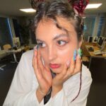 <strong>Zoé Hammer lança álbum e sete clipes inspirados por vida entre países</strong>