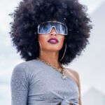 <strong>Alhocca resgata raízes afro-brasileiras e celebra a força feminina no álbum visual “Rainha”</strong>