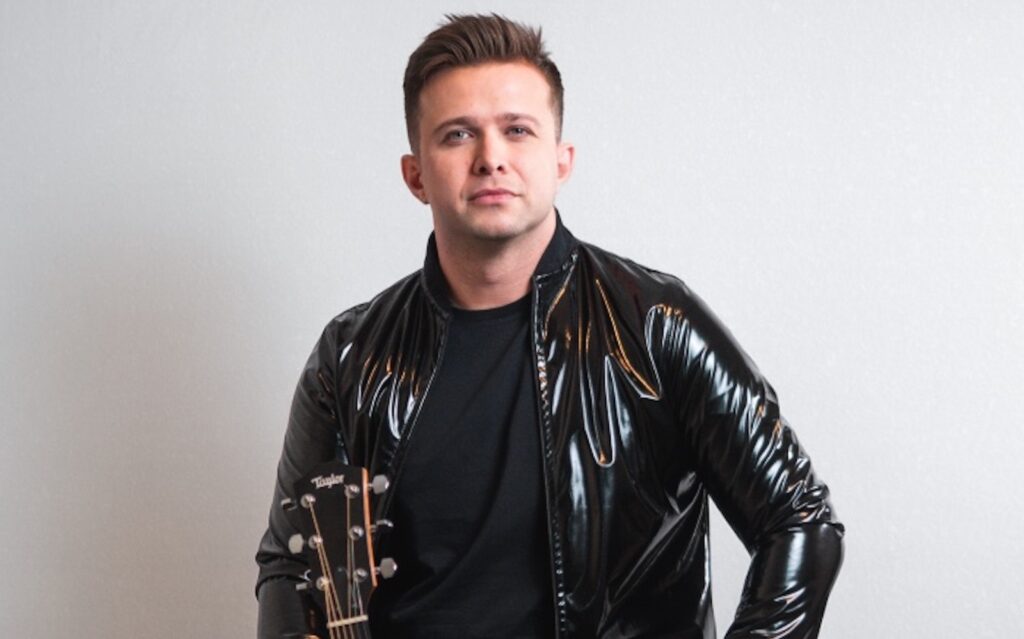 Kelvin Araújo lança segundo bloco de “Sofrendo à Moda Antiga – Vol. 1 (Ao Vivo)” com clássicos do sertanejo