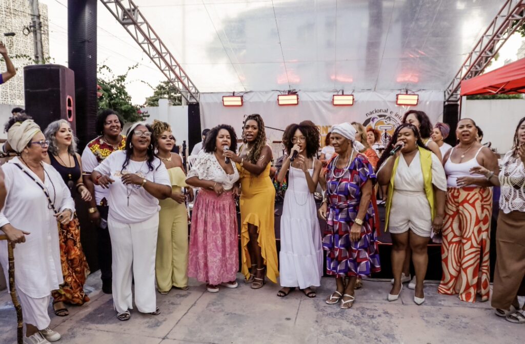 Mulheres ditam o ritmo: 9º Encontro de Mulheres na Roda de Samba aporta no Recife dentro da Noite do Dendê