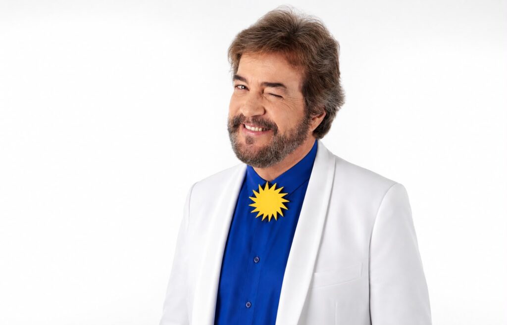 Pedro Oliveira celebra 60 anos de carreira com o espetáculo “Uma Cantada de Humor – Paranã-Puka” em Recife
