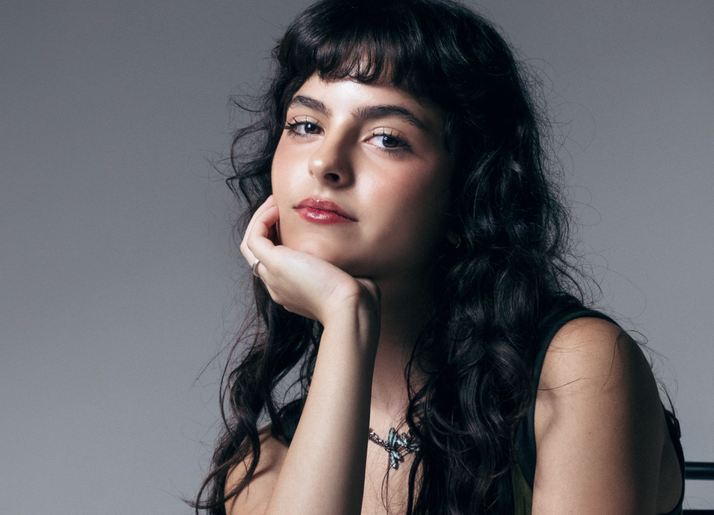 <strong>Aos 16 anos, Isabella Fonseca leva “Menifesi” à Bienal do Livro de São Paulo</strong>