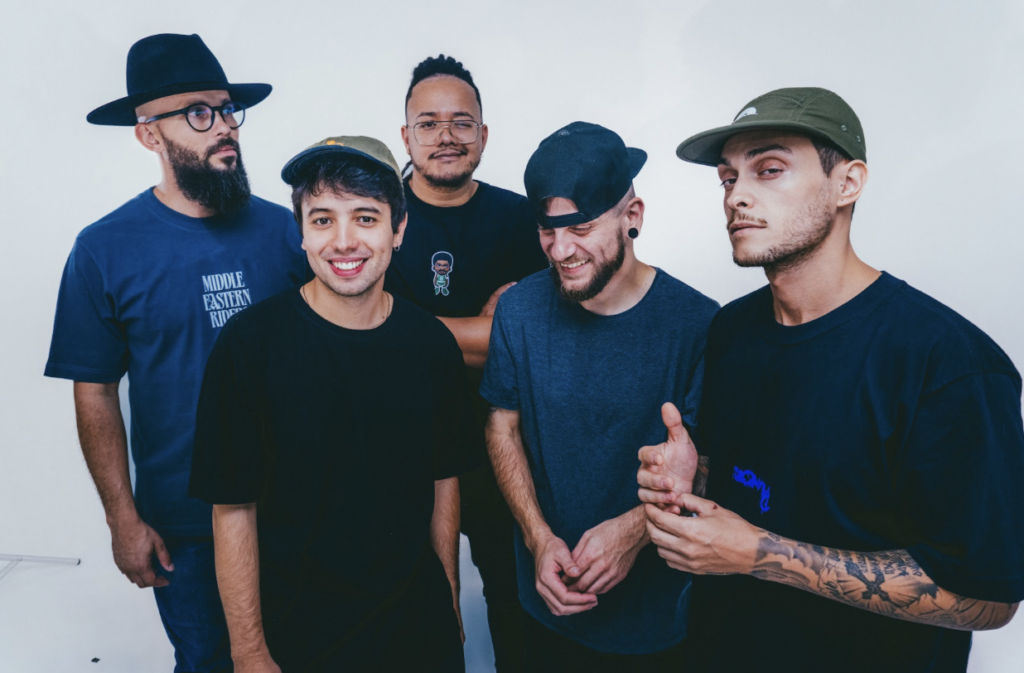 <strong>Os Colombinos transformam roda de violão em “Avião”, single produzido por Los Brasileros</strong>